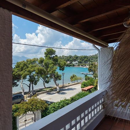 Seaview Apartment - Poros Relaxing Beachfront Flat Poros Town Exteriör bild