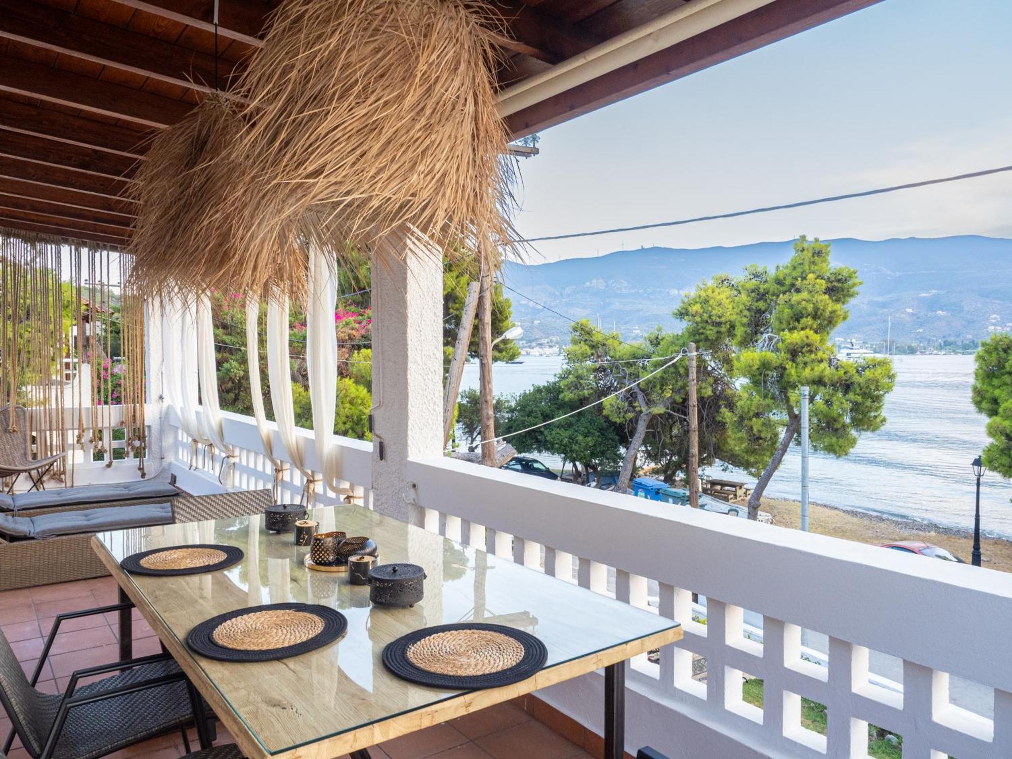 Seaview Apartment - Poros Relaxing Beachfront Flat Poros Town Exteriör bild