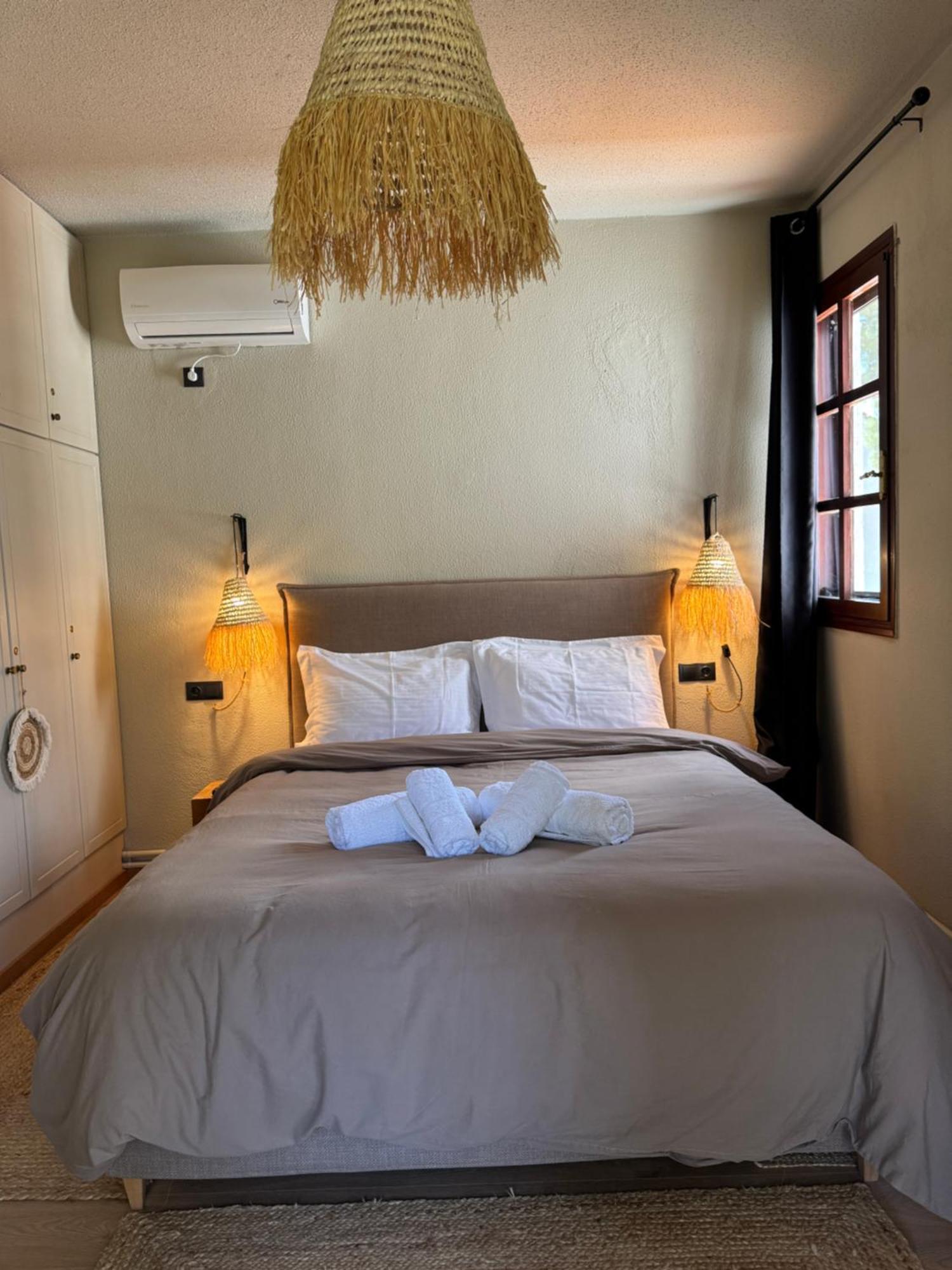 Seaview Apartment - Poros Relaxing Beachfront Flat Poros Town Exteriör bild